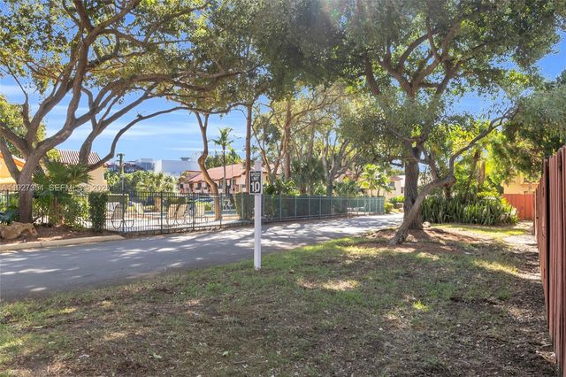 10080 SW 77th Ct, Miami, FL 33156