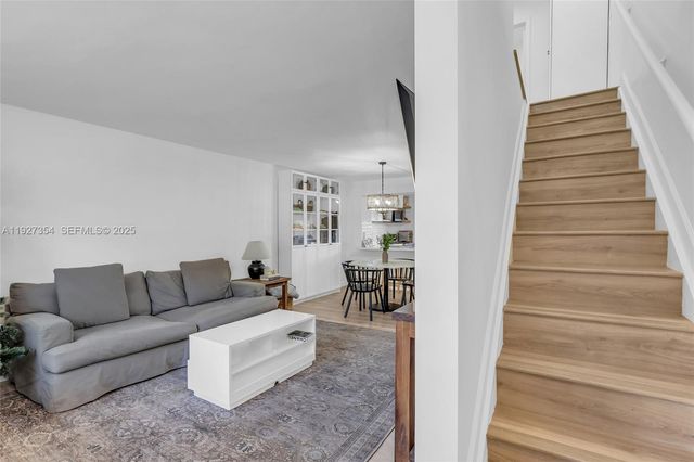 10080 SW 77th Ct, Miami, FL 33156