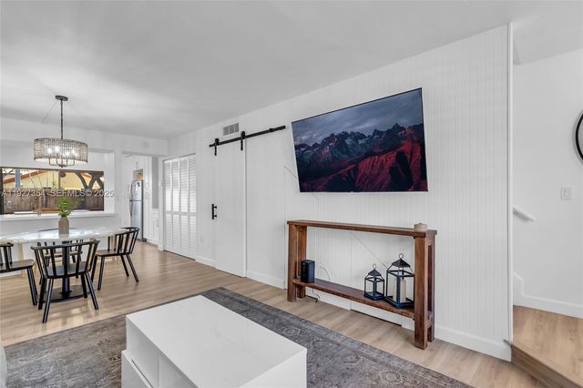 10080 SW 77th Ct, Miami, FL 33156