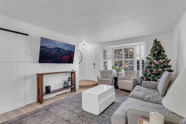 10080 SW 77th Ct, Miami, FL 33156