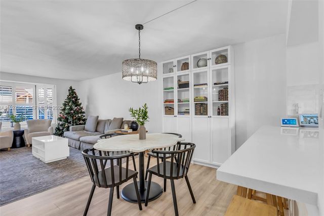 10080 SW 77th Ct, Miami, FL 33156