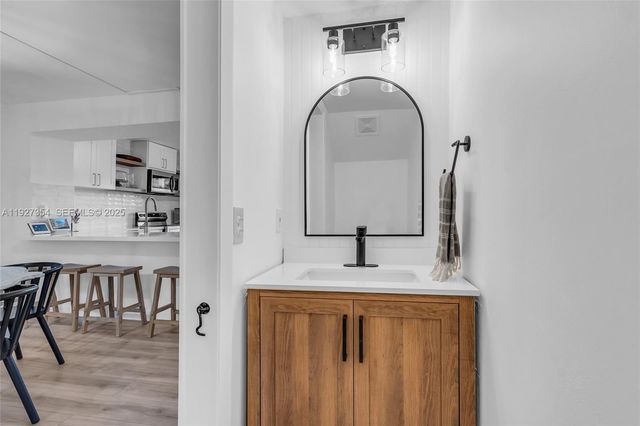 10080 SW 77th Ct, Miami, FL 33156