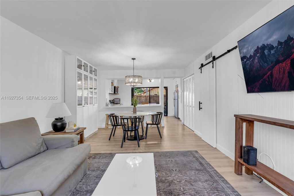 10080 SW 77th Ct, Miami, FL 33156