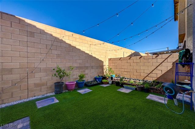 6747 Marjoram Street, Las Vegas, NV 89166