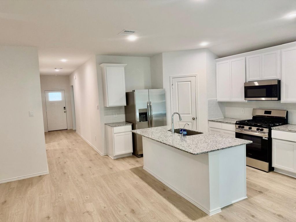 4922 Oakwood Drive, Fresno, TX 77545