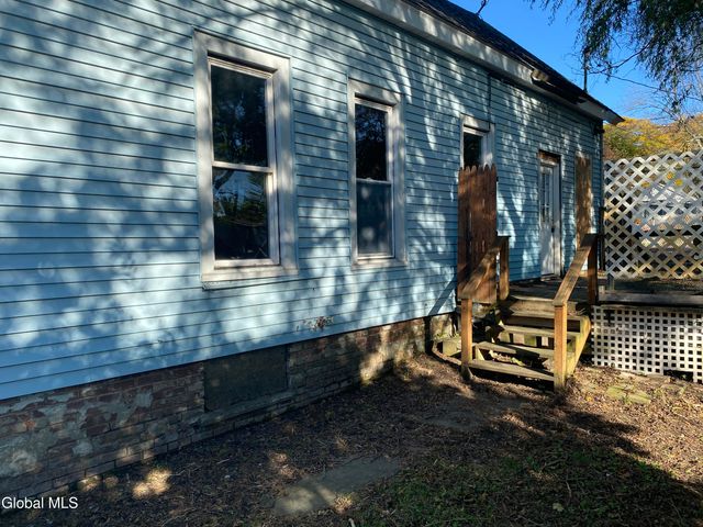 802 5th Avenue, Troy, NY 12182