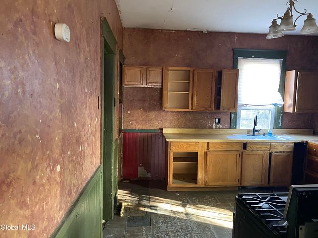 802 5th Avenue, Troy, NY 12182