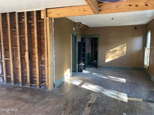 802 5th Avenue, Troy, NY 12182