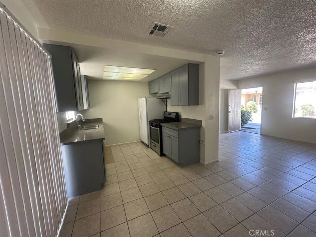 15418 Bear Valley Road 3, Victorville, CA 92395