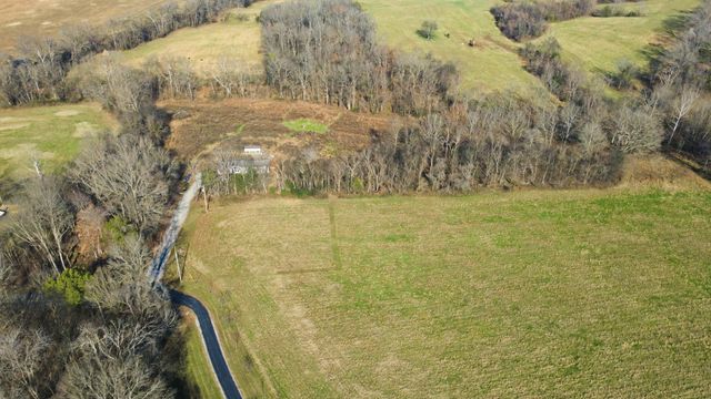 2535 Toler Ct, Woodlawn, TN 37191