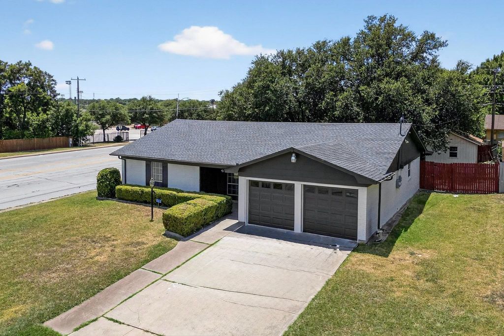 2601 Denbury Drive, Fort Worth, TX 76133