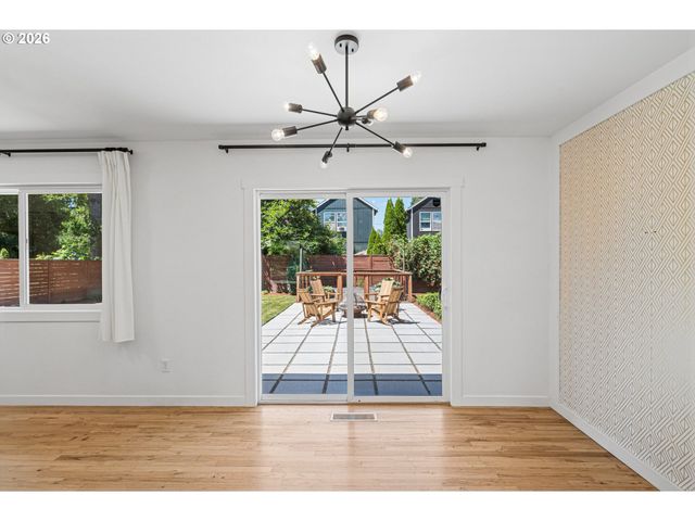 9609 N VAN HOUTEN Ave, Portland, OR 97203