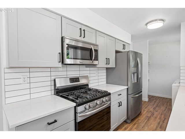 9609 N VAN HOUTEN Ave, Portland, OR 97203