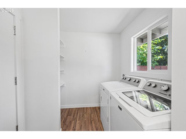 9609 N VAN HOUTEN Ave, Portland, OR 97203