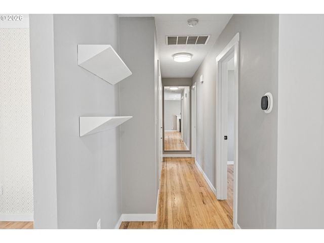 9609 N VAN HOUTEN Ave, Portland, OR 97203