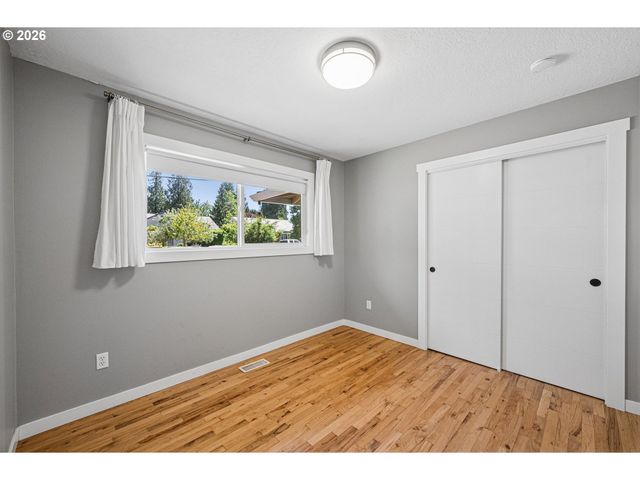 9609 N VAN HOUTEN Ave, Portland, OR 97203