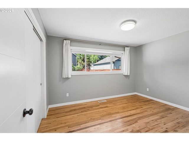 9609 N VAN HOUTEN Ave, Portland, OR 97203