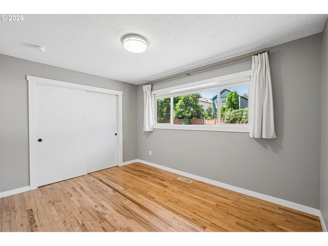9609 N VAN HOUTEN Ave, Portland, OR 97203