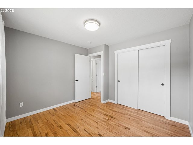 9609 N VAN HOUTEN Ave, Portland, OR 97203
