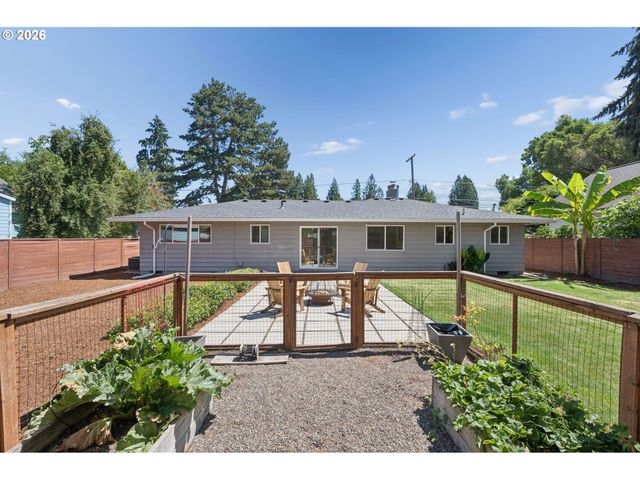9609 N VAN HOUTEN Ave, Portland, OR 97203