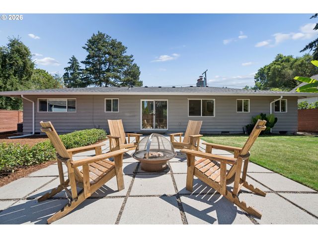 9609 N VAN HOUTEN Ave, Portland, OR 97203