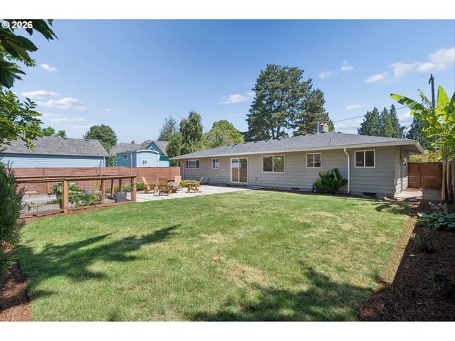 9609 N VAN HOUTEN Ave, Portland, OR 97203