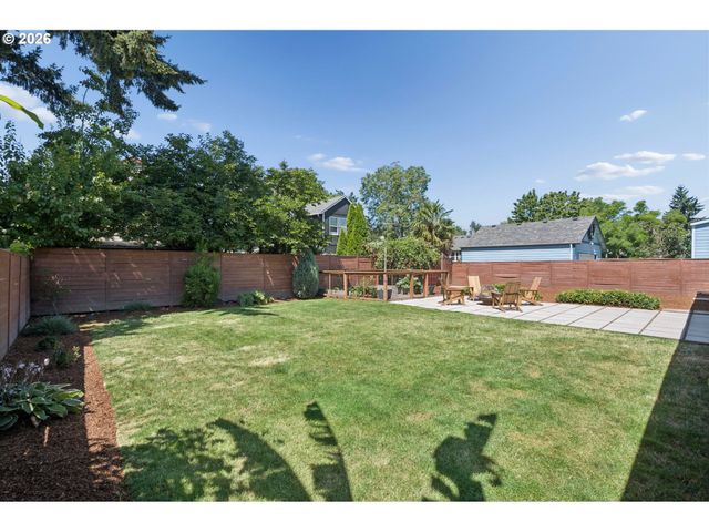 9609 N VAN HOUTEN Ave, Portland, OR 97203