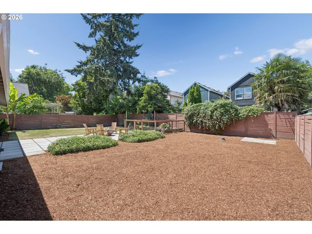 9609 N VAN HOUTEN Ave, Portland, OR 97203
