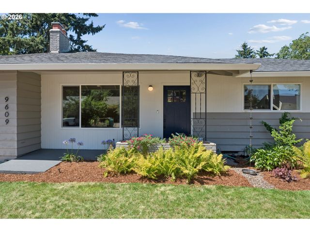 9609 N VAN HOUTEN Ave, Portland, OR 97203