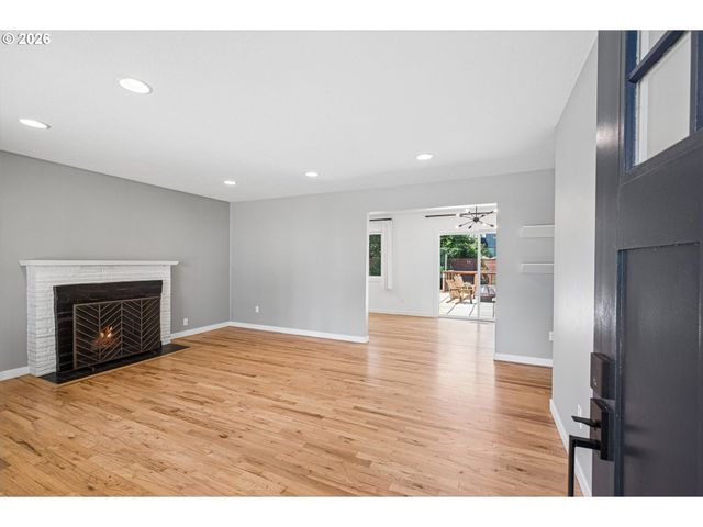 9609 N VAN HOUTEN Ave, Portland, OR 97203