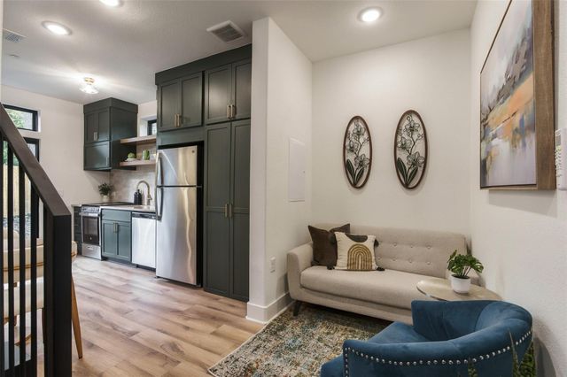 605 E 55th ST 6, Austin, TX 78751
