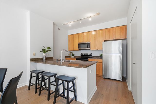 421 W HURON Street 1407, Chicago, IL 60654