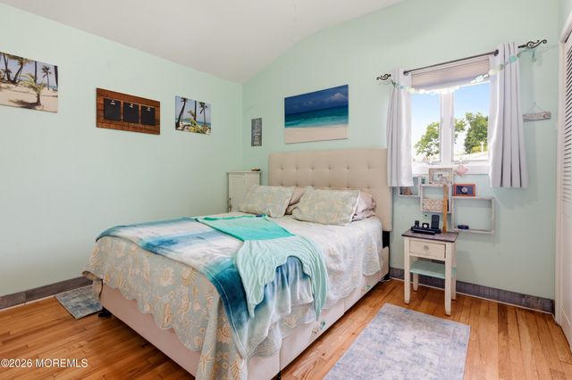 45 Woodshore W, Old Bridge, NJ 08857