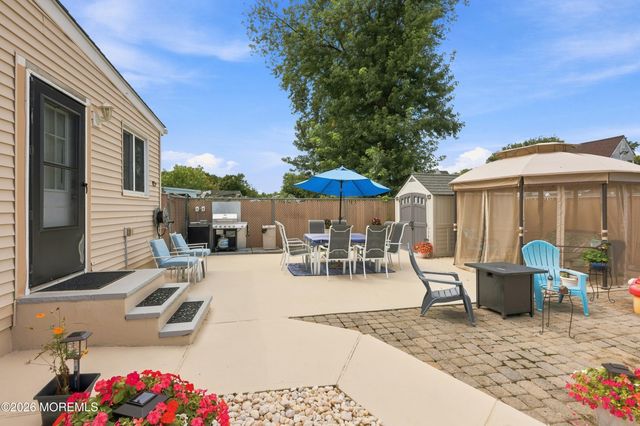 45 Woodshore W, Old Bridge, NJ 08857