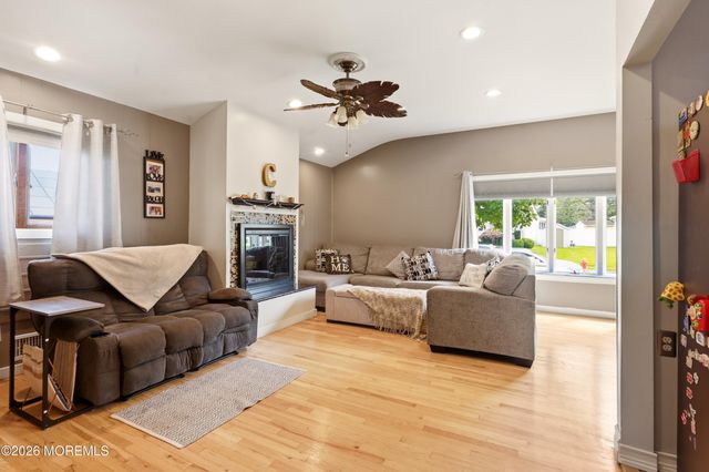 45 Woodshore W, Old Bridge, NJ 08857