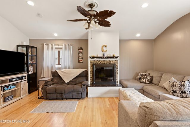 45 Woodshore W, Old Bridge, NJ 08857
