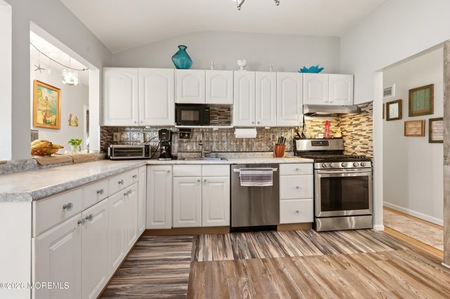 45 Woodshore W, Old Bridge, NJ 08857