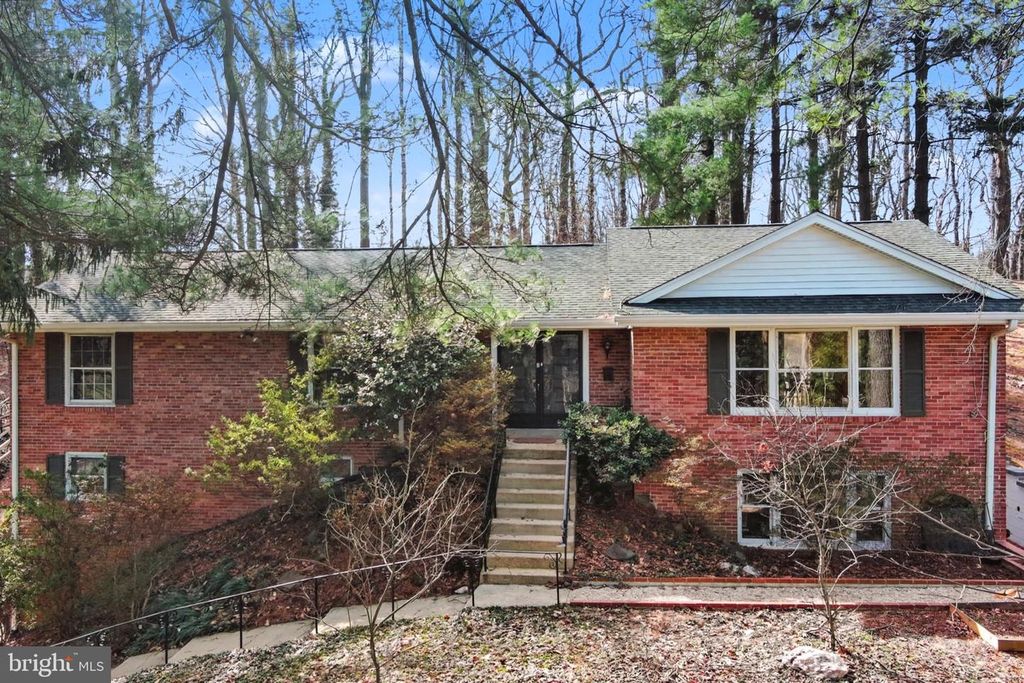 3706 QUAINT ACRES CIR, Falls Church, VA 22041