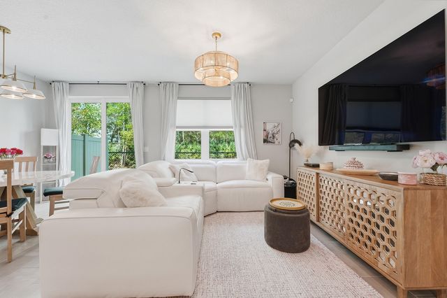 3905 SE Mentmore Lane, Stuart, FL 34997