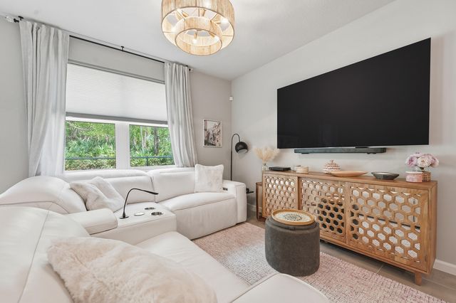 3905 SE Mentmore Lane, Stuart, FL 34997