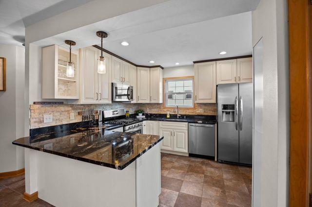 1555 E River Terrace, Minneapolis, MN 55414