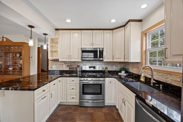 1555 E River Terrace, Minneapolis, MN 55414