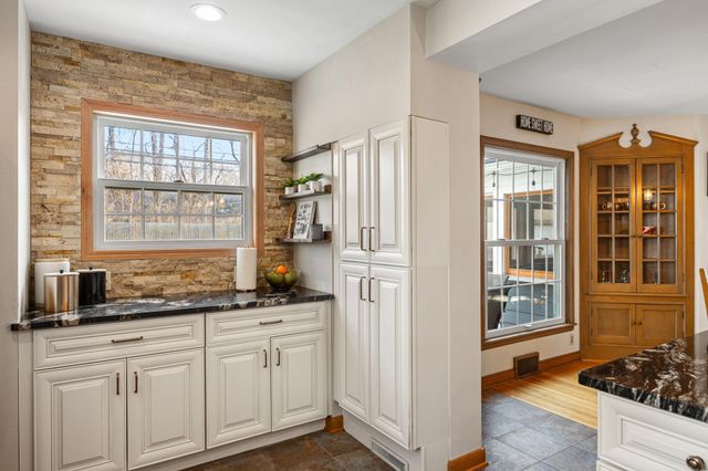 1555 E River Terrace, Minneapolis, MN 55414