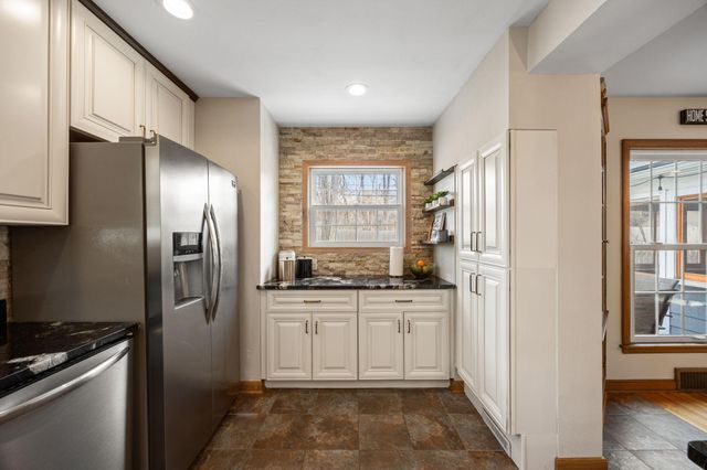 1555 E River Terrace, Minneapolis, MN 55414