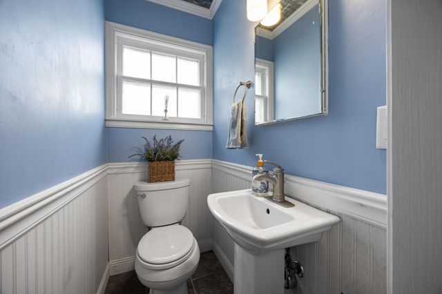 1555 E River Terrace, Minneapolis, MN 55414