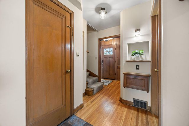 1555 E River Terrace, Minneapolis, MN 55414