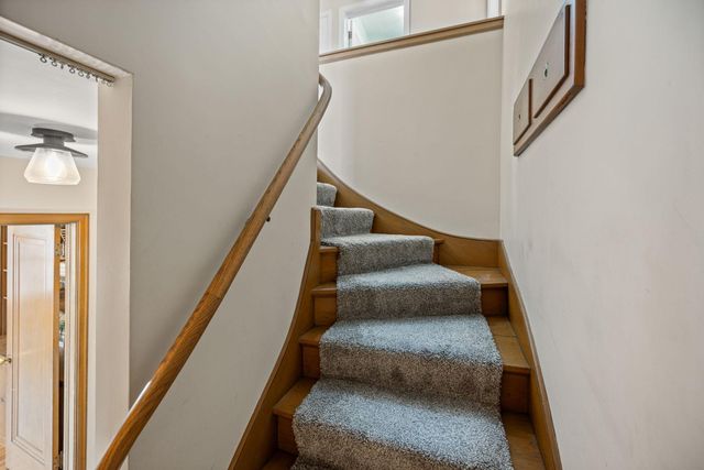 1555 E River Terrace, Minneapolis, MN 55414