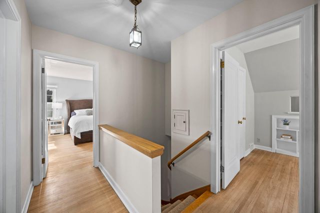 1555 E River Terrace, Minneapolis, MN 55414