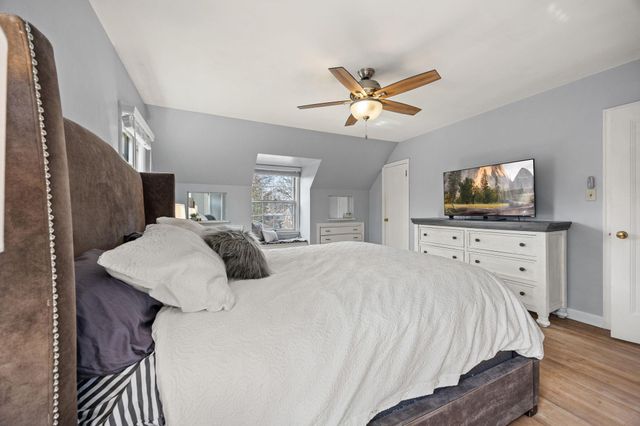 1555 E River Terrace, Minneapolis, MN 55414