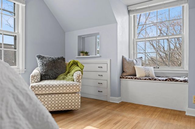 1555 E River Terrace, Minneapolis, MN 55414